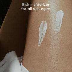 Eco-friendly resealable packaging keeps cocoa butter fresh.