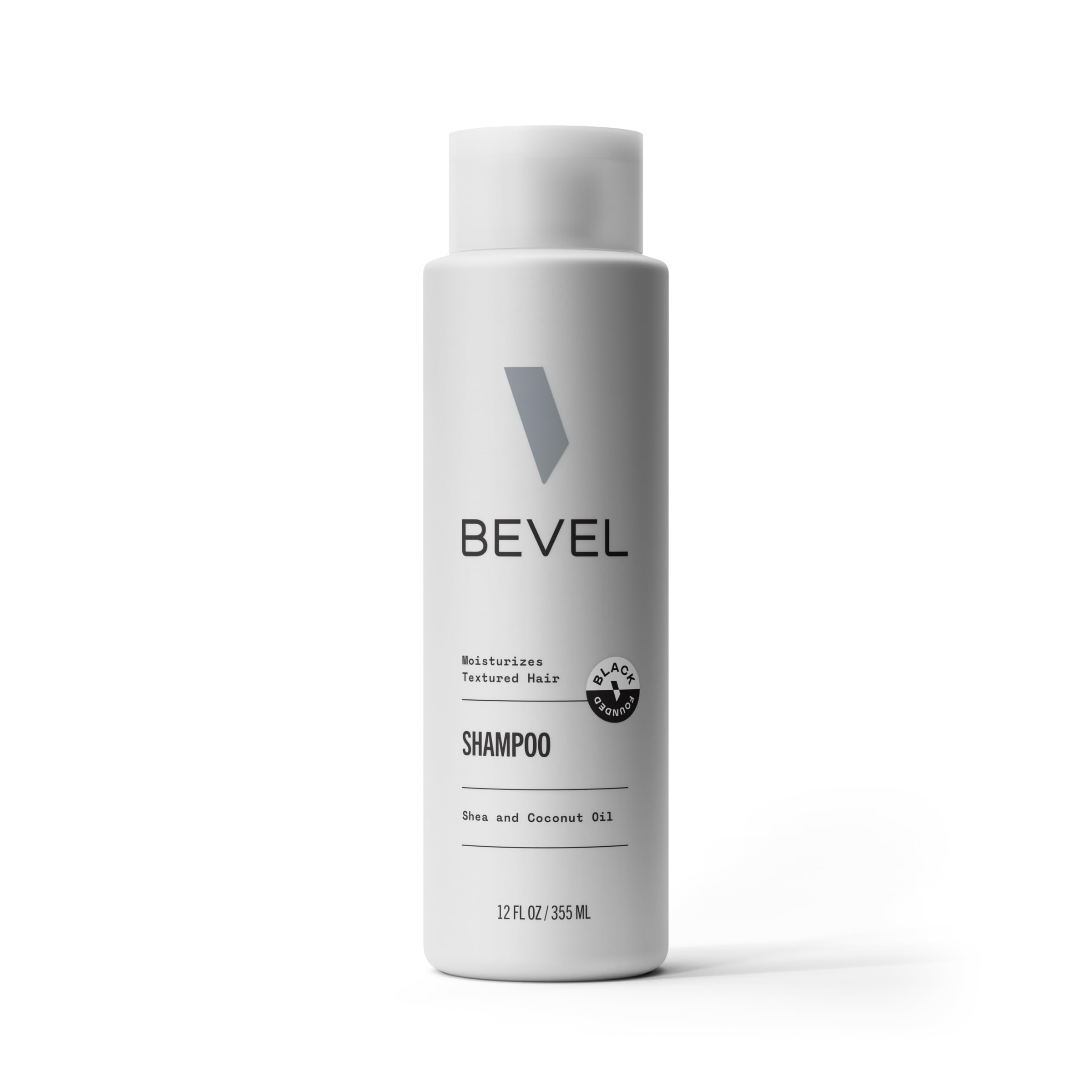 Bevel Champú para hombres, botella visible, nutrición suave para cabello texturizado.