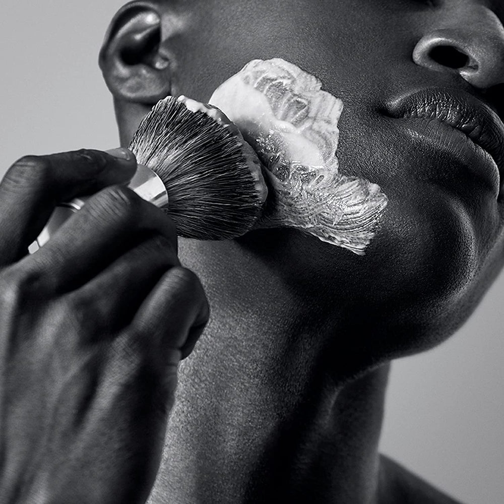 Bevel shaving kit packaging side view, premium presentation