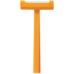 BIC lightweight 4.5-inch handle enables easy maneuverability during shaving.