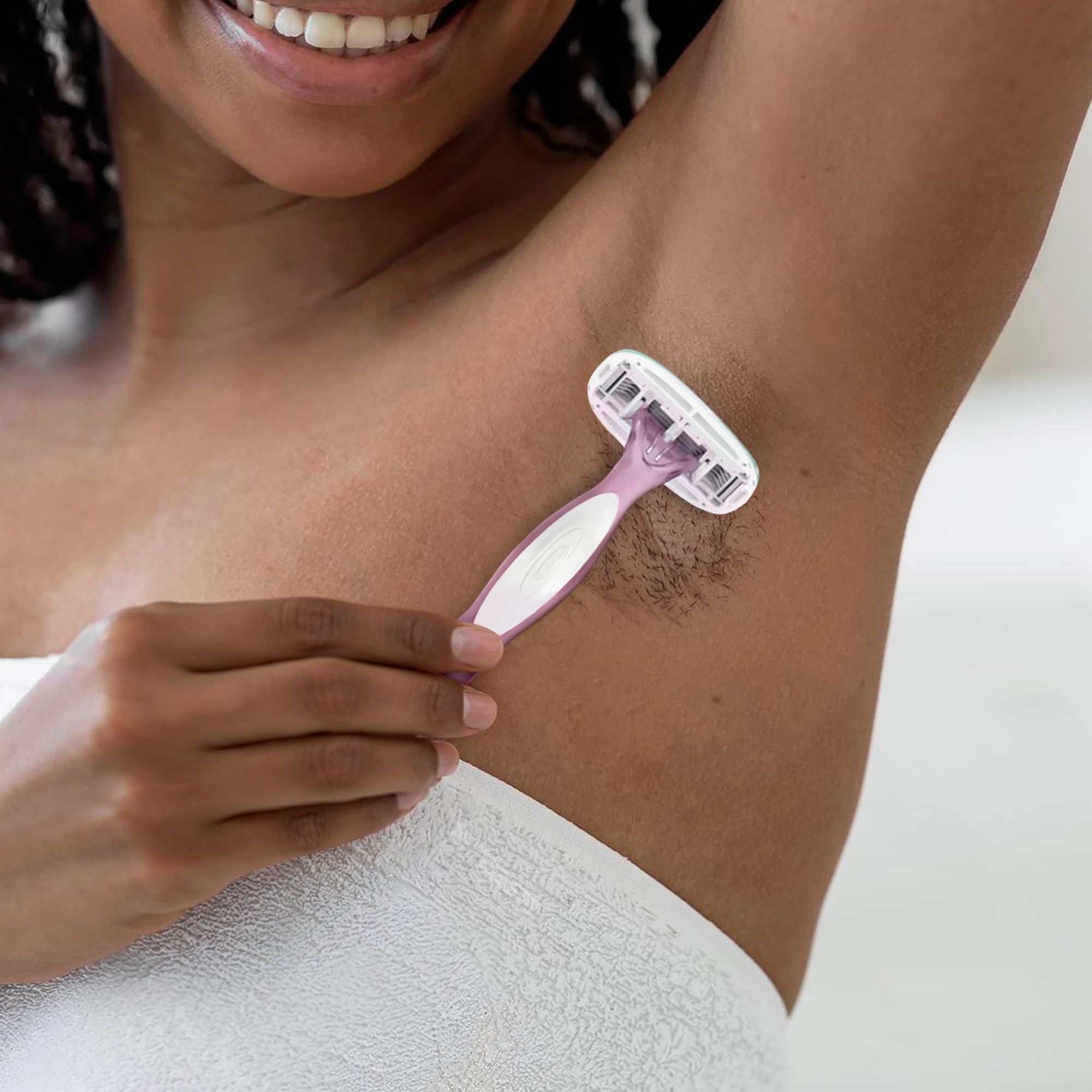 BIC Soleil 5 Sensitive razor moisture strips with aloe visible for glide.