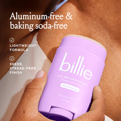 Envase compacto de Billie desodorante del día lavanda leche.