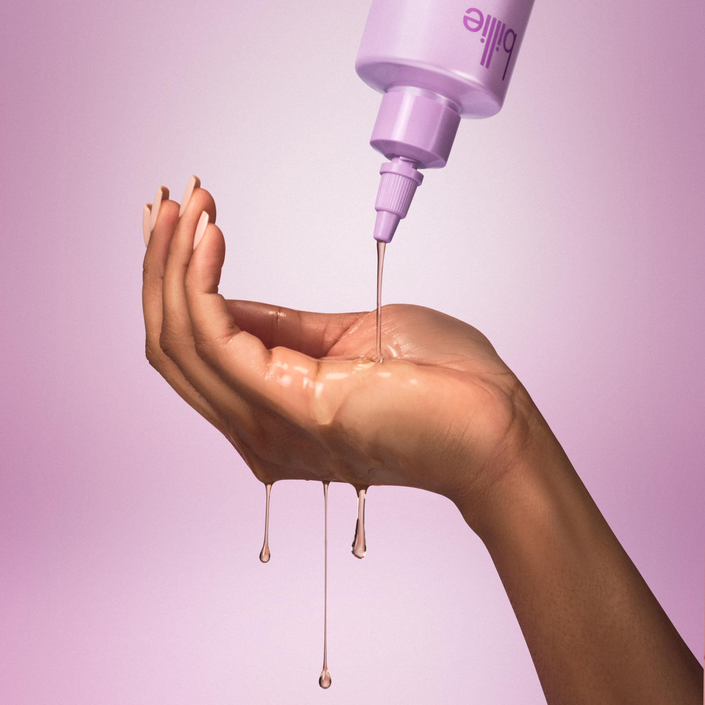 Billie Shave Glaze Lavender Milk scent enhances the routine.