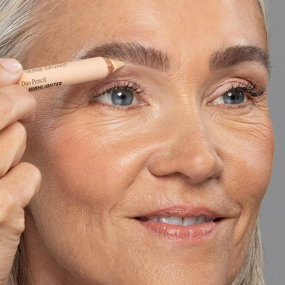 billion dollar brows Duo Brow Highlighter & Concealer Pencil textura cremosa que difumina suavemente