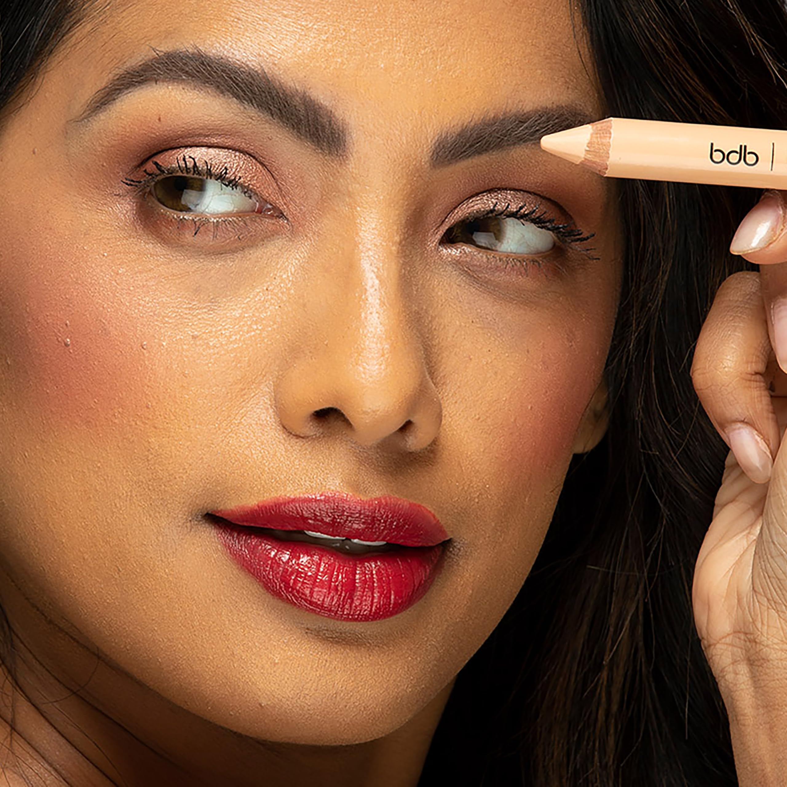 billion dollar brows Duo Brow Highlighter & Concealer Pencil envase ergonómico para manejo cómodo