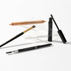 Lápiz universal para cejas de Billion Dollar Brows en primer plano.