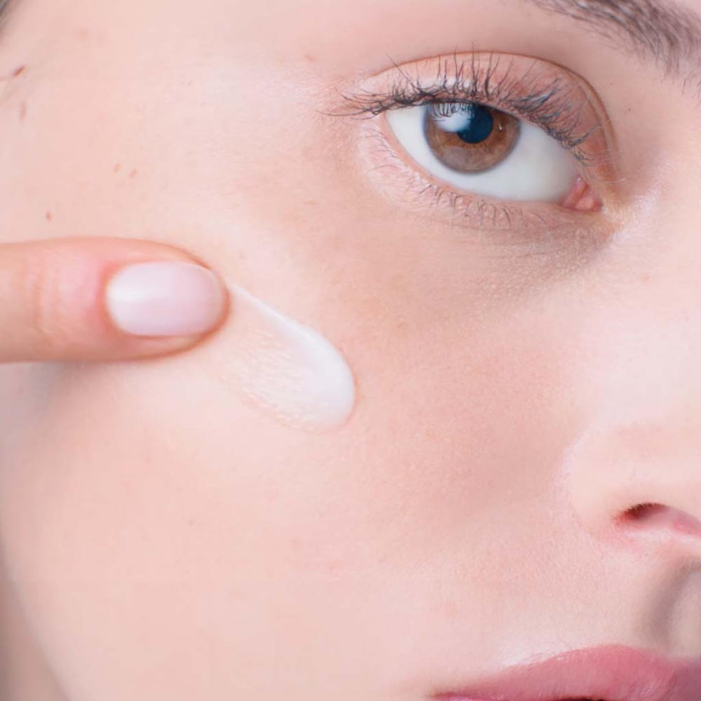 Close-up of hydrated skin texture with Bioderma Hydrabio Gel-Cream.