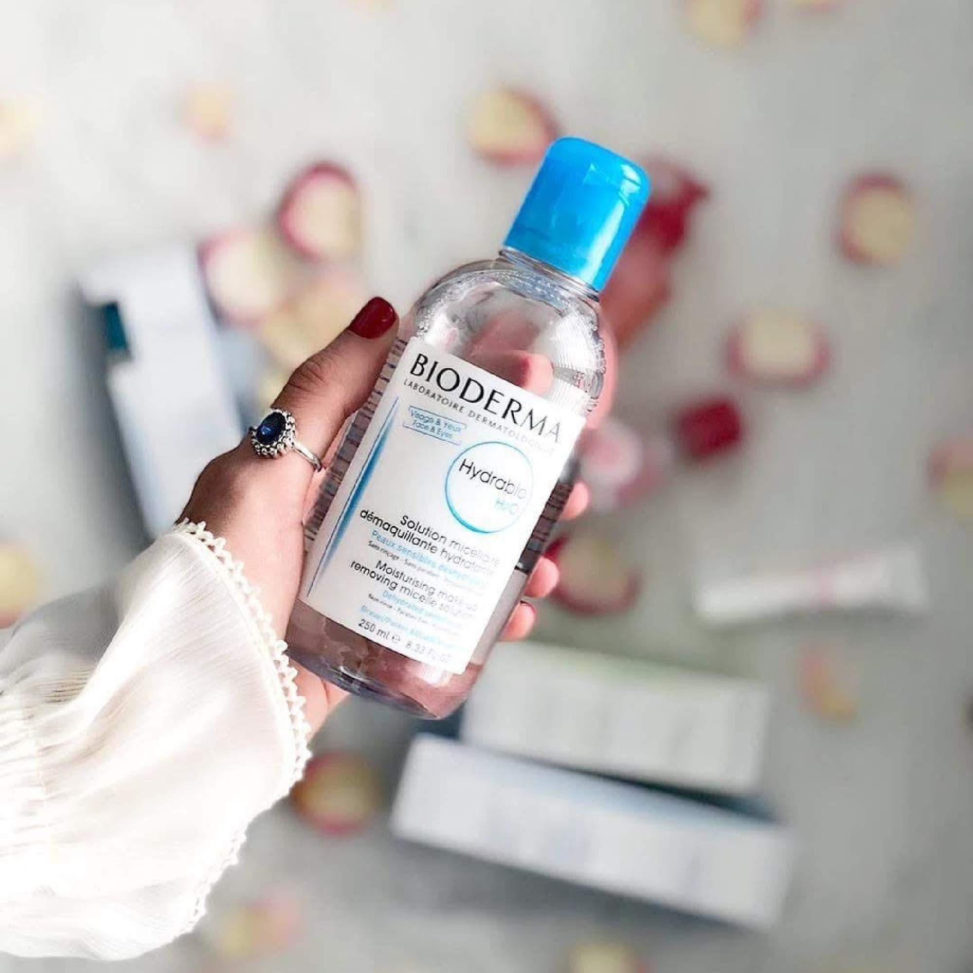 Bioderma Hydrabio H2O glycerin ingredient highlights moisture retention.