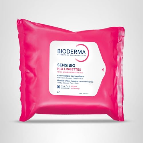 Enfoque dermatológico de Bioderma Sensibio H2O para higiene facial diaria.