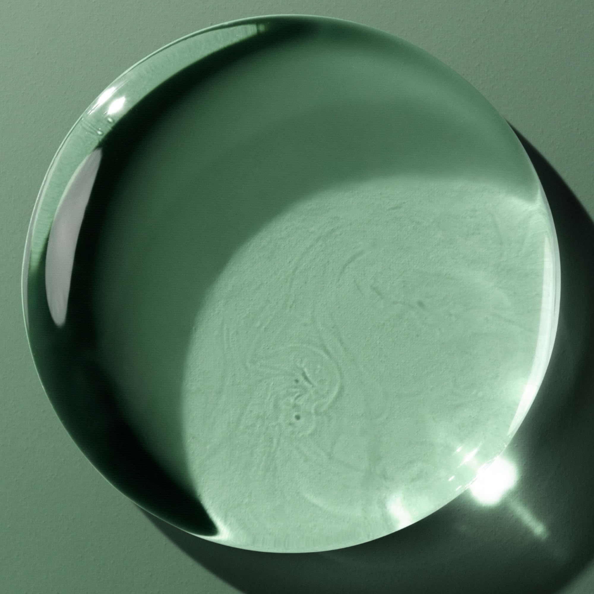 Biolage Finishing Spritz humidity-resistance helps maintain style in humid conditions.