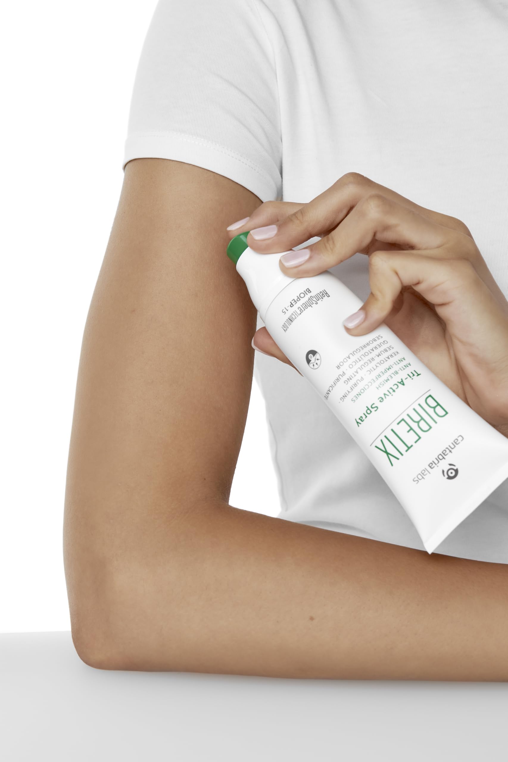 Biretix Tri-Active Spray oil-control closeup highlighting pores