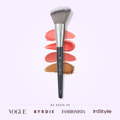 BK BEAUTY Angie Hot and Flashy A507 blush-bronzer-contour brush blends smoothly.