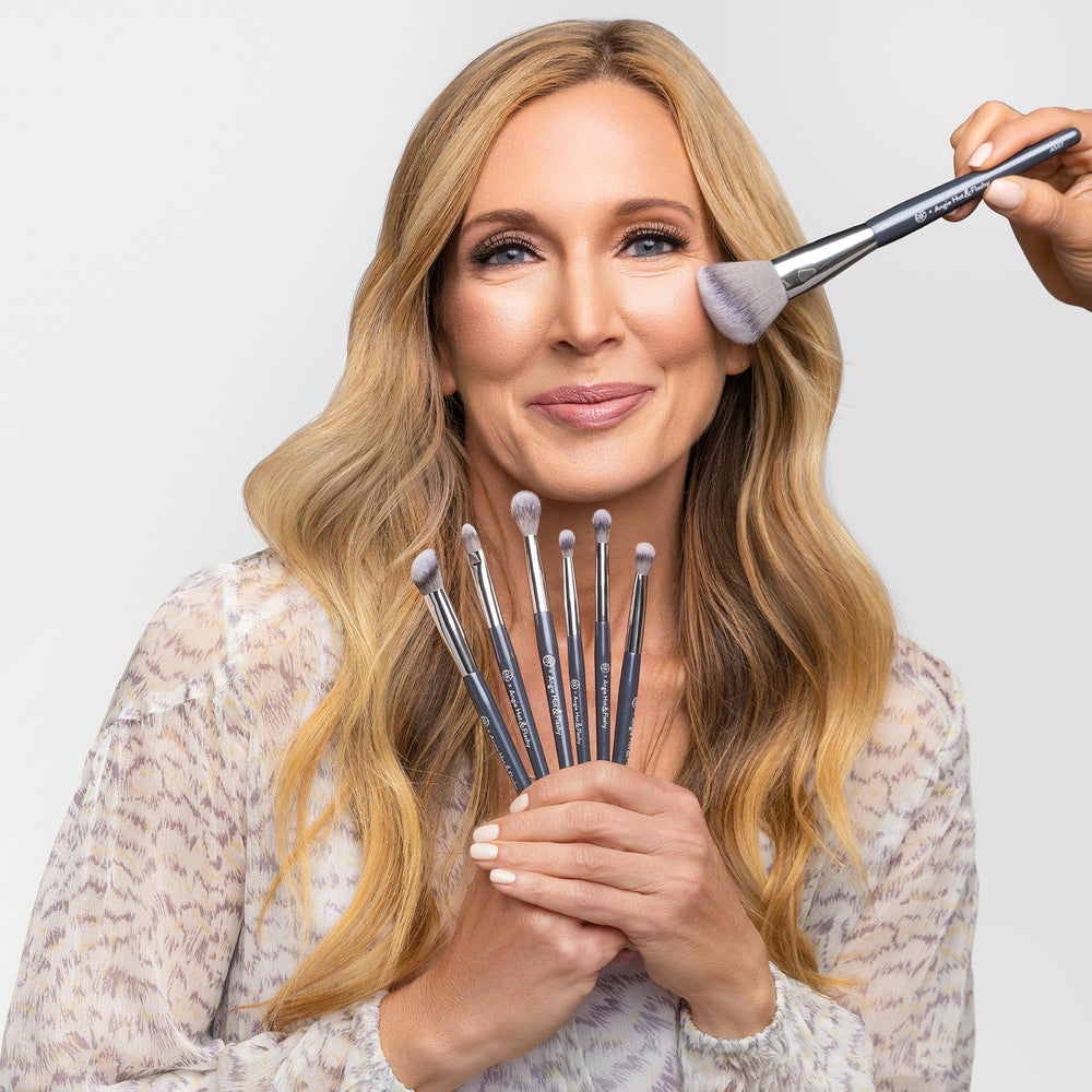 BK BEAUTY Angie Hot and Flashy A507 seamless blend bristles diffuse pigment for natural finish.