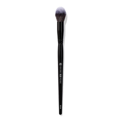BK BEAUTY Nikki La Rose N14 under-eye precision brush for flawless concealer blending.