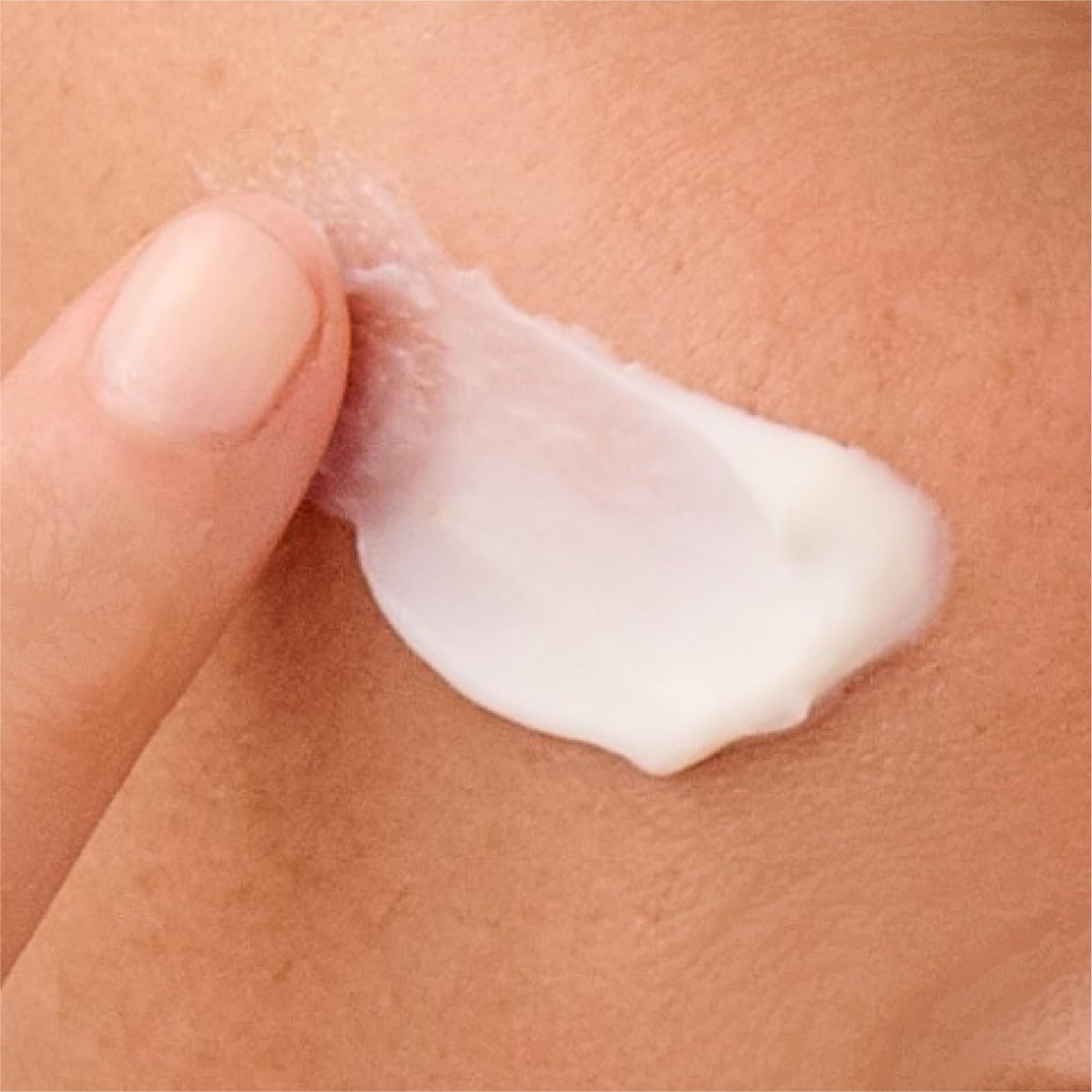 Ingredients inset highlighting vitamin C and tri-peptides in Bliss moisturizer.
