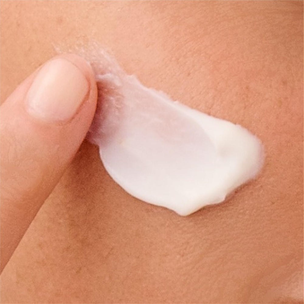 Ingredients inset highlighting vitamin C and tri-peptides in Bliss moisturizer.