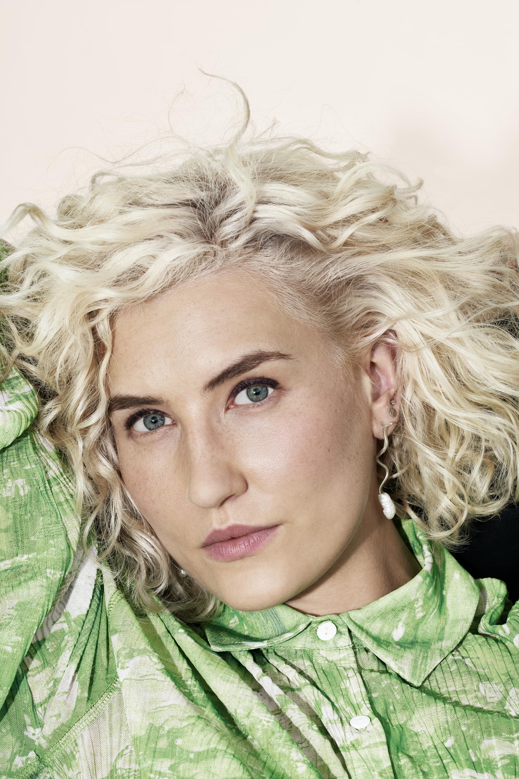 BlondMe Bond Repair Purple Spray Conditioner tones yellow hues for a cooler, salon-like shade