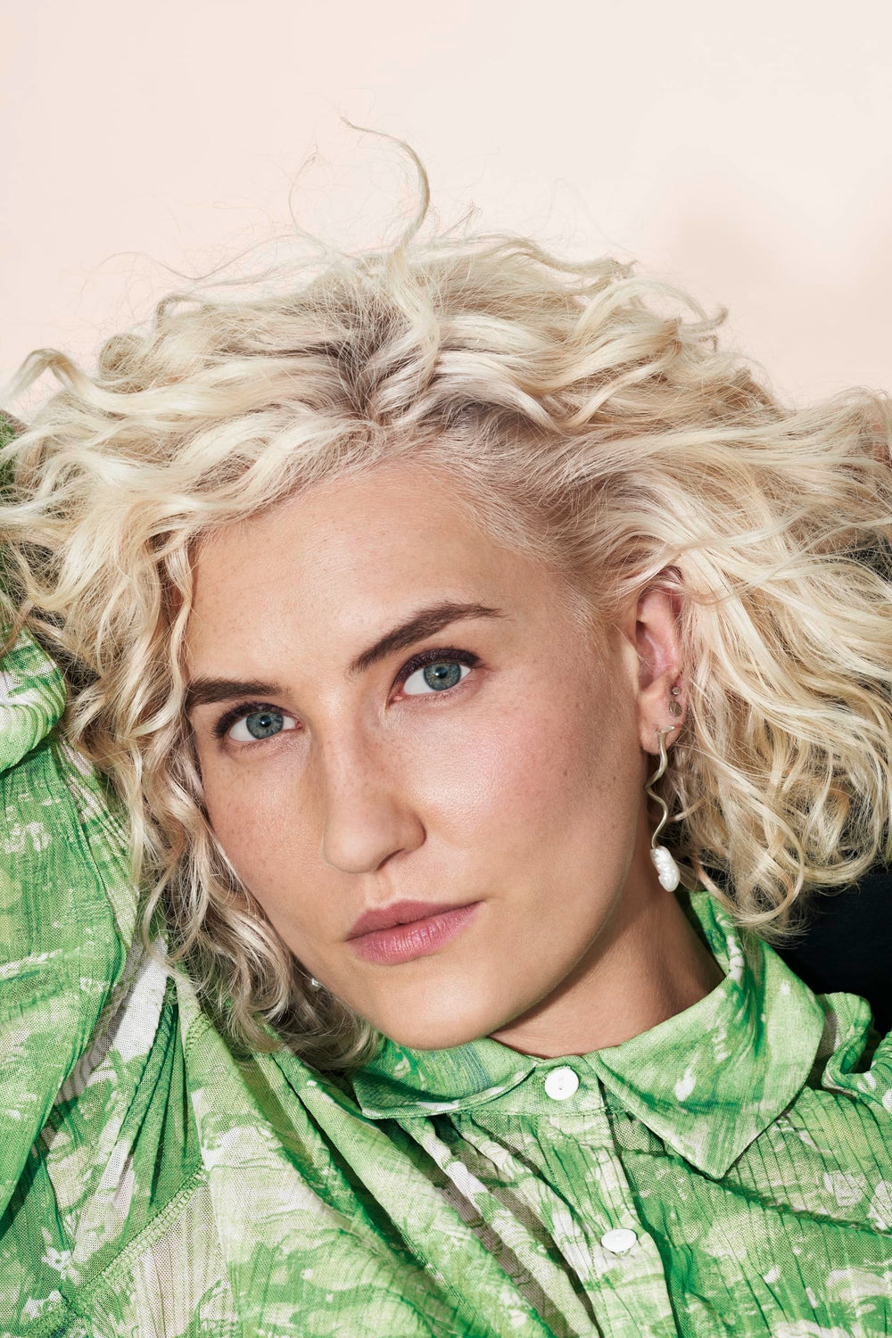 BlondMe Bond Repair Purple Spray Conditioner tones yellow hues for a cooler, salon-like shade