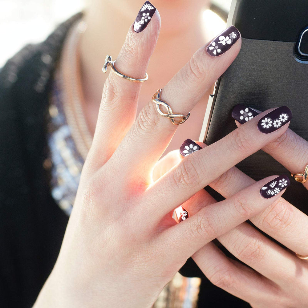 Blulu Flower Nail Stickers variety demonstrates multiple patterns to match outfits.