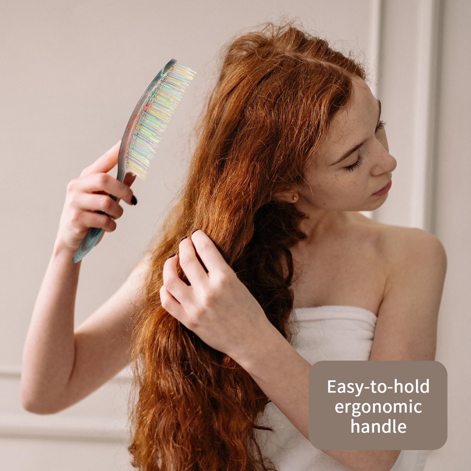 BLUSHMARKS curved-wet-hair-brush supports comfortable grip for easy detangling.