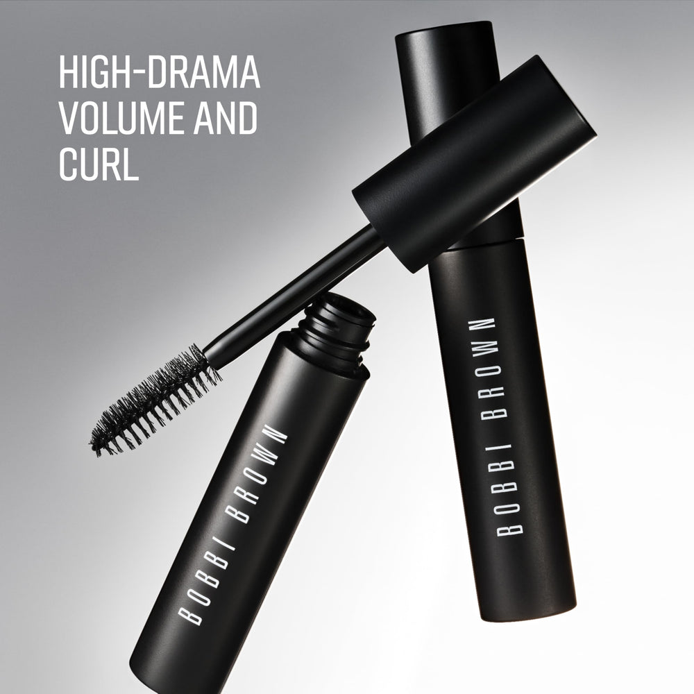 Bobbi Brown Eye Opening Mascara delivers lifted, voluminous lashes.