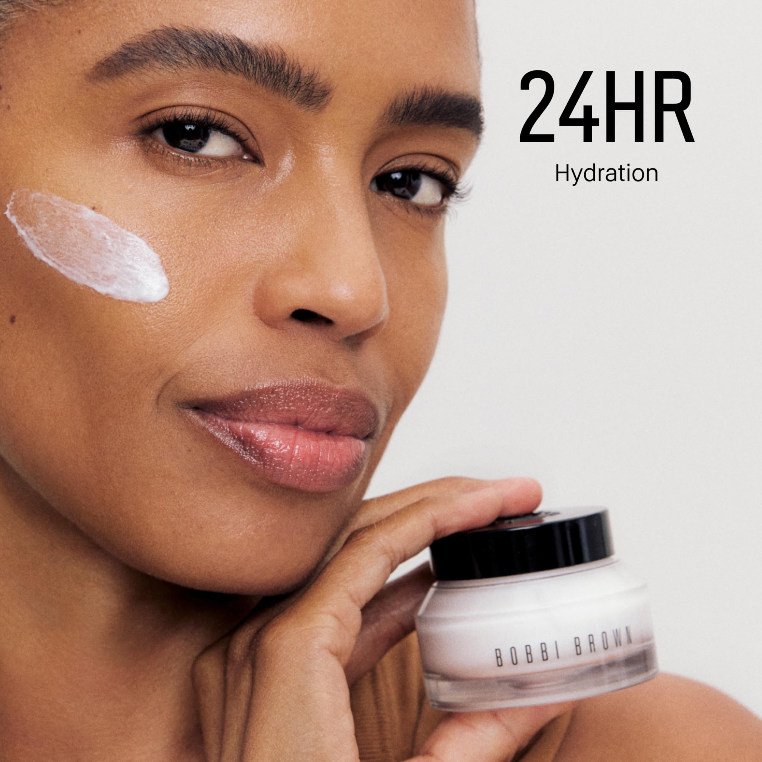 Bobbi Brown Hydrating Face Cream application-routine shows quick absorption for smooth makeup.