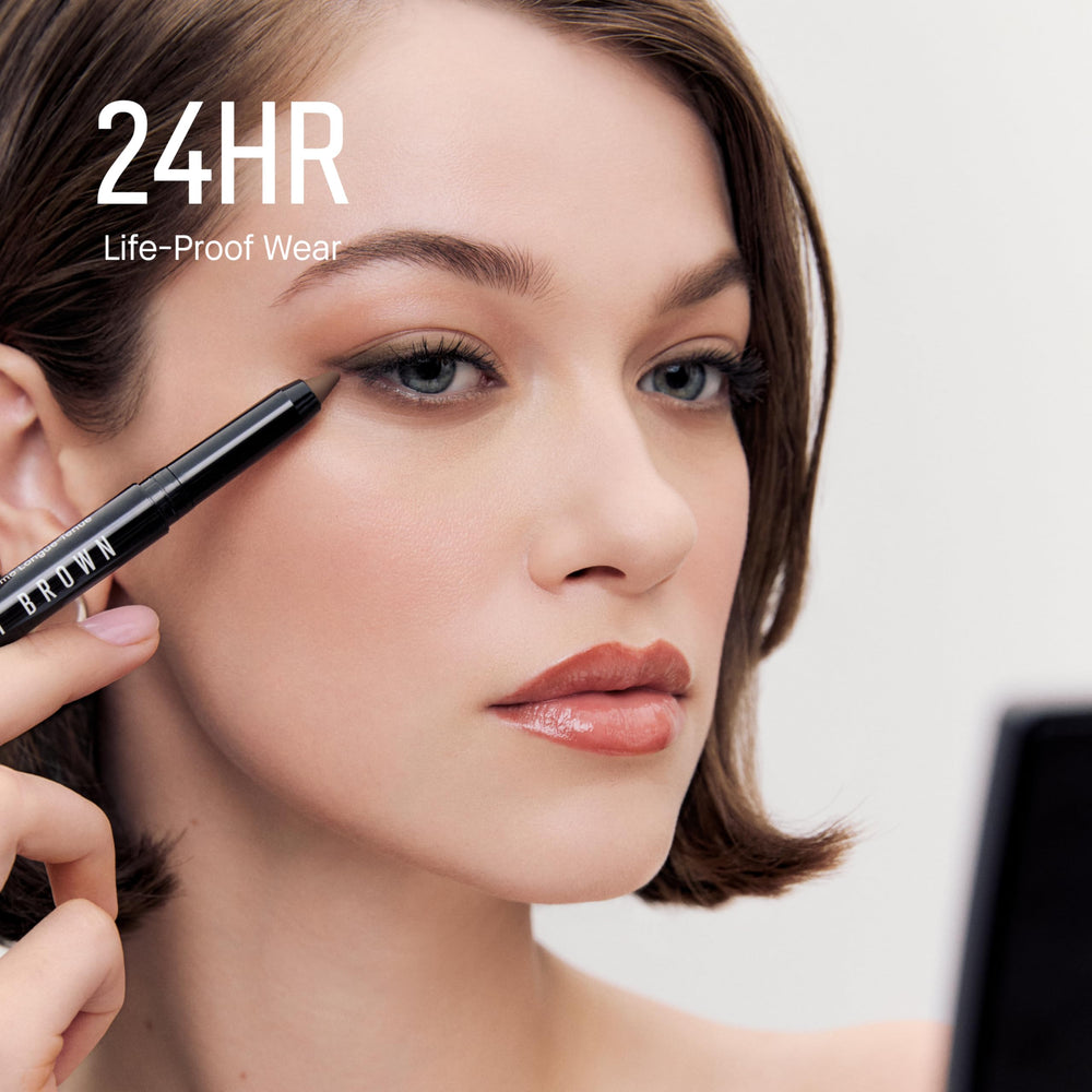 Swip-and-go application by Bobbi Brown for sleek lines or smoky finishes.