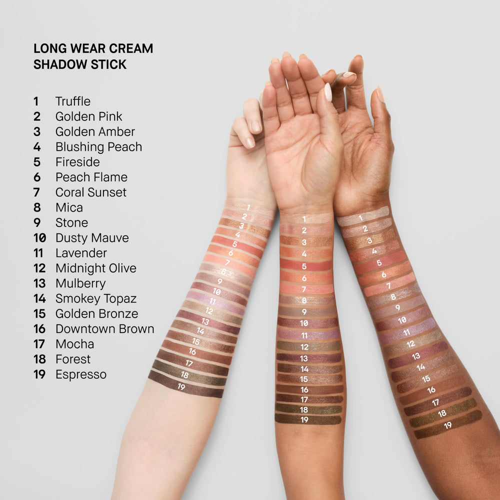 Bobbi Brown resalta esquinas de ojos con un toque iluminador.