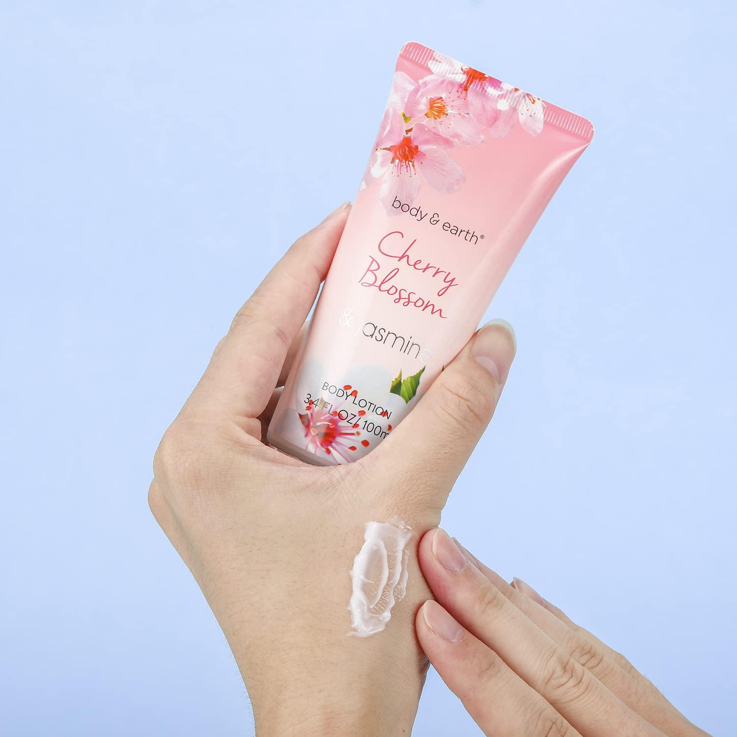 BODY & EARTH: loción corporal con aroma de cerezo y jazmín para piel suave