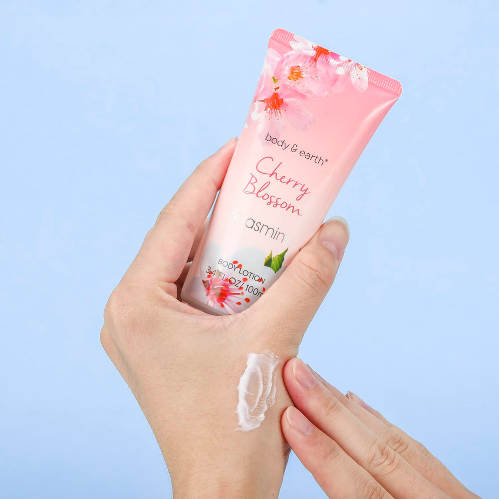 BODY & EARTH: loción corporal con aroma de cerezo y jazmín para piel suave