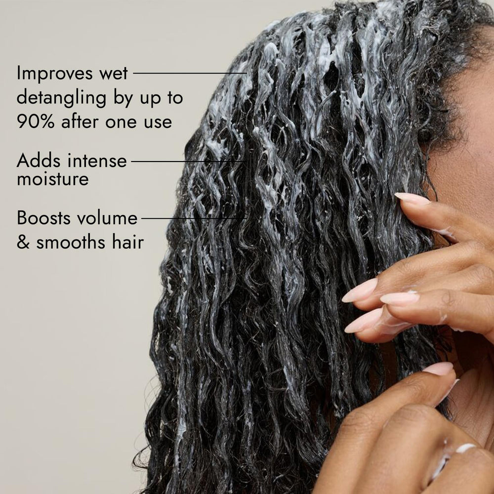 Bondbar mascarilla hidratante para volumen en cabello suave y manejable.