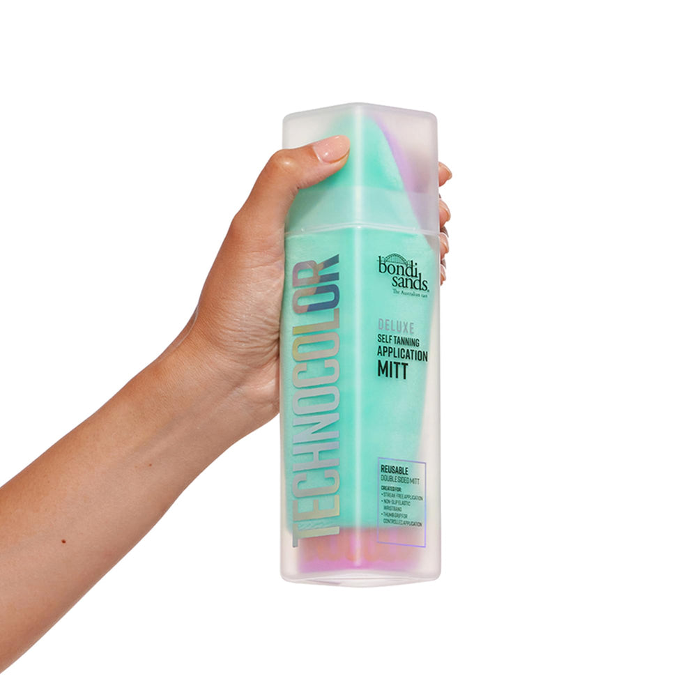 Bondi Sands Technocolor Deluxe Mitt thumb grip helps quick blending
