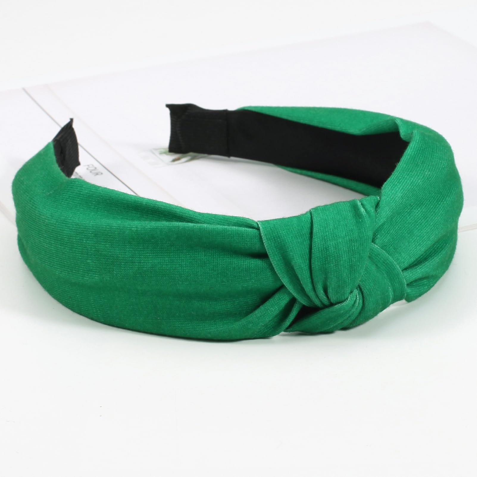 Bookay diadema verde con diseño rayado, añade color al atuendo.