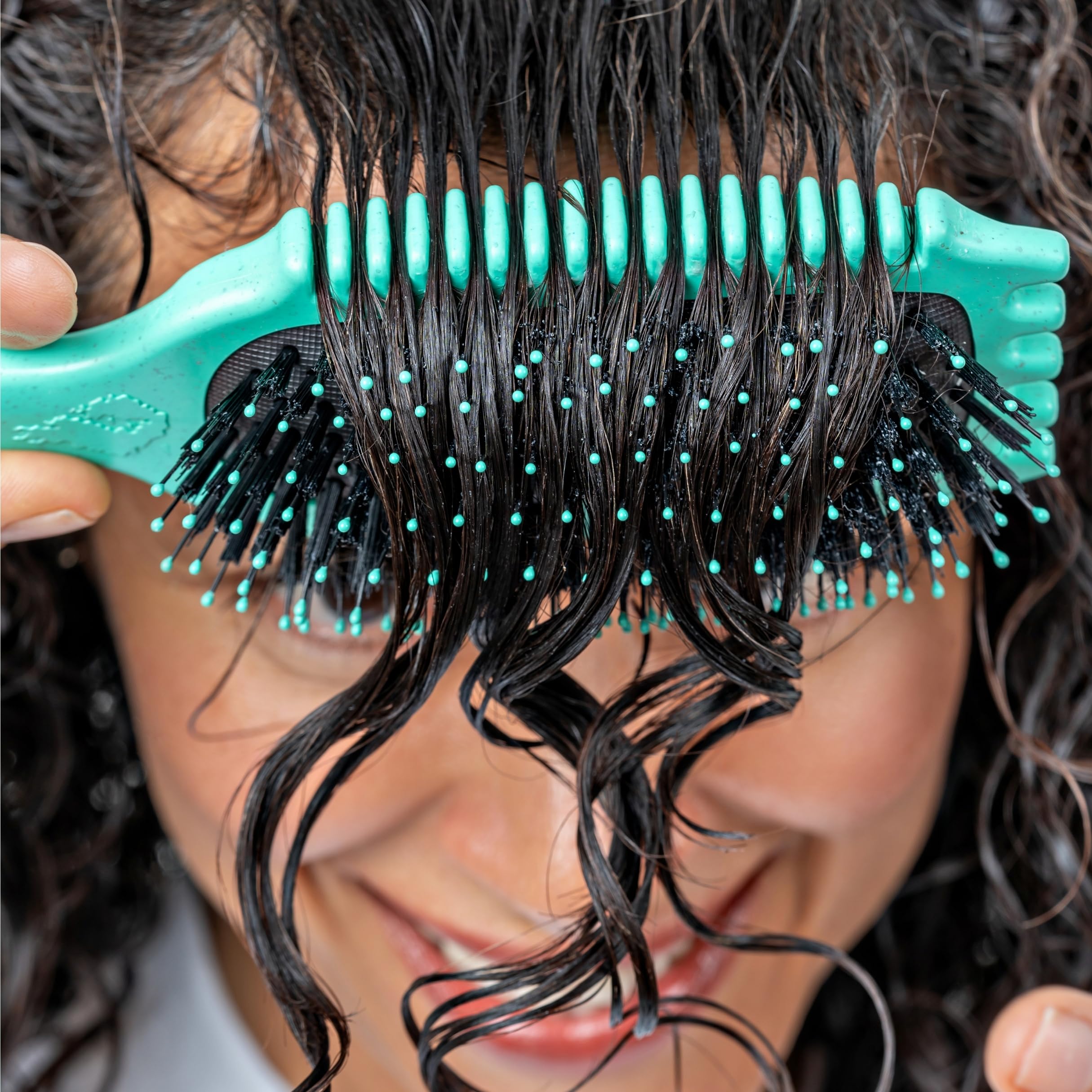 Bounce Curl Volume EdgeLift Brush quick-dry design supports fast styling.