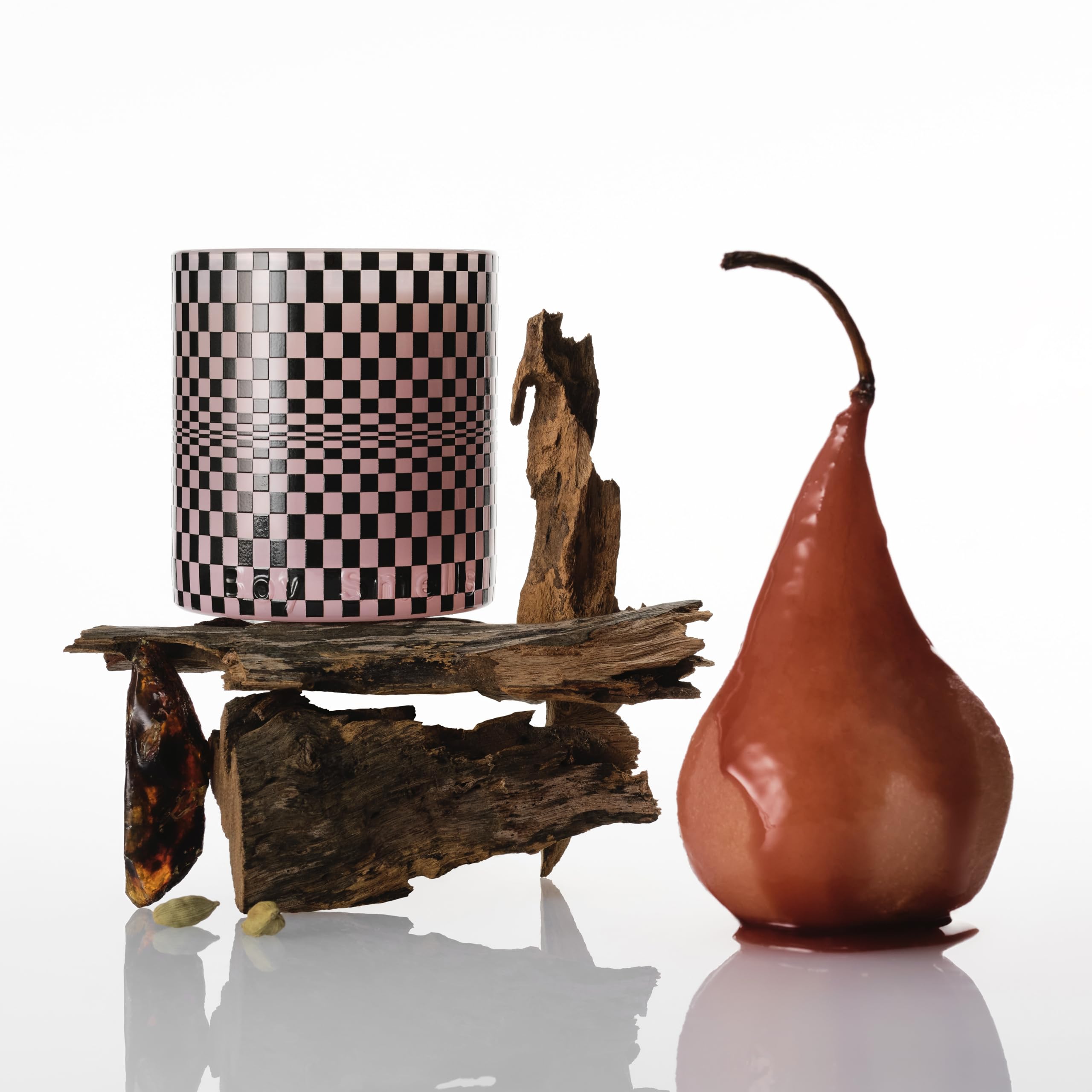 Boy Smells Festive Checker Hinoki Fantôme gift-ready image captures holiday charm.