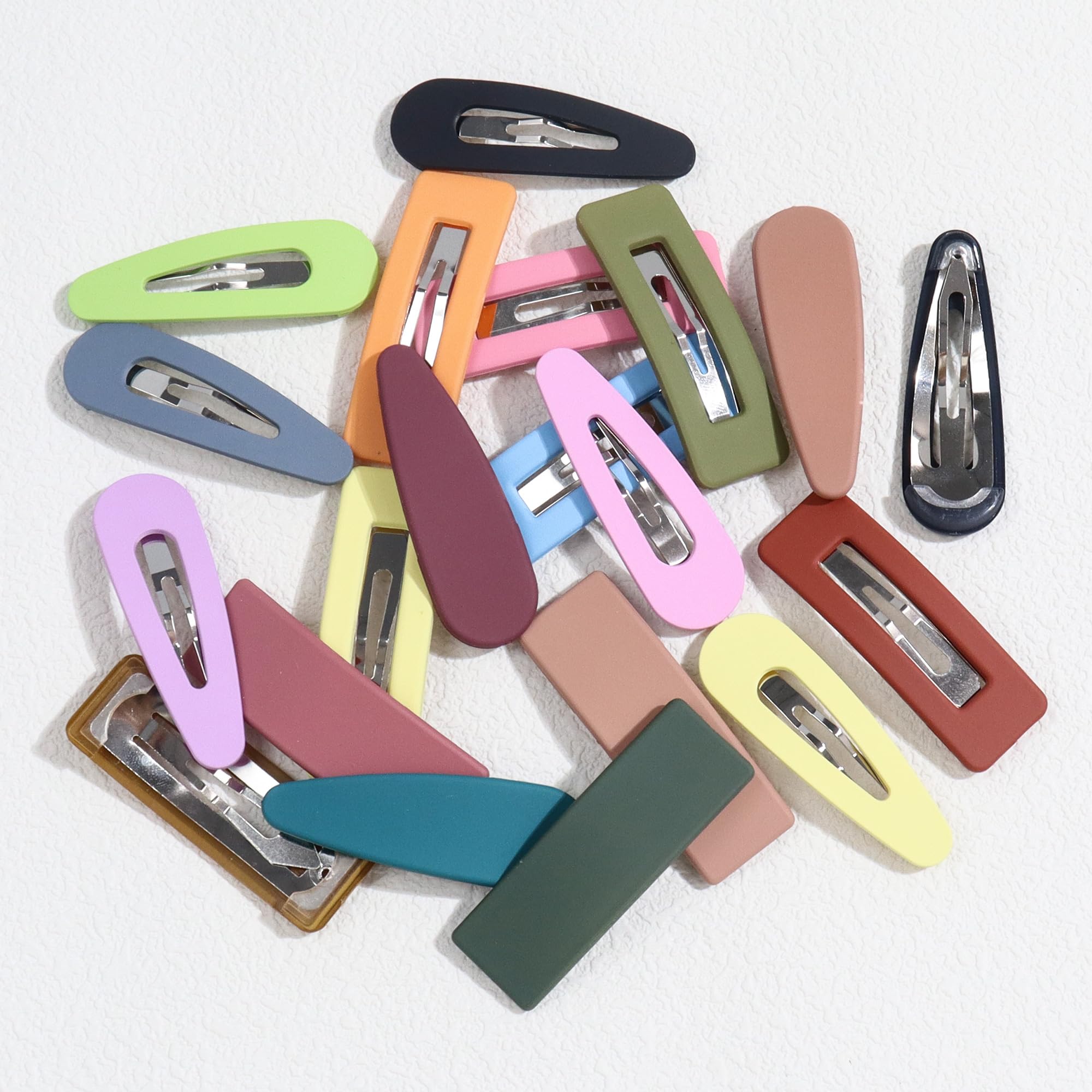 B.PHNE SnapClip20A office or school clip stays secure during busy days