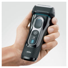Braun 52S replacement head mounted on Series 5 razor for close shaving