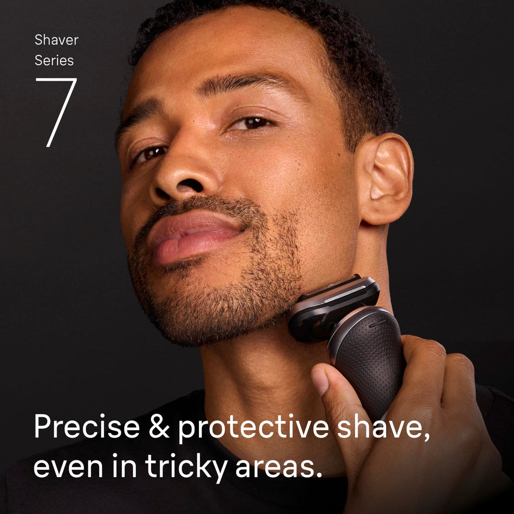 Braun Series 7 7171cc wet-dry use demonstrates waterproof convenience
