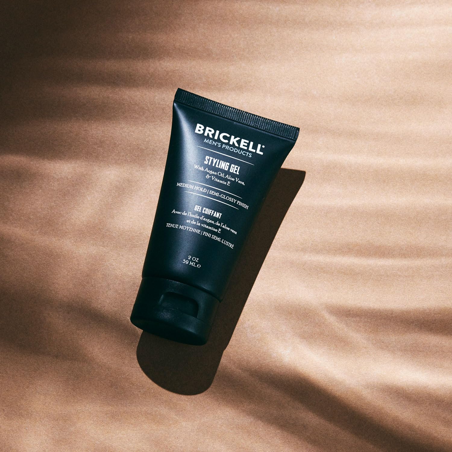 Control del frizz con gel Brickell para un look definido todo el día