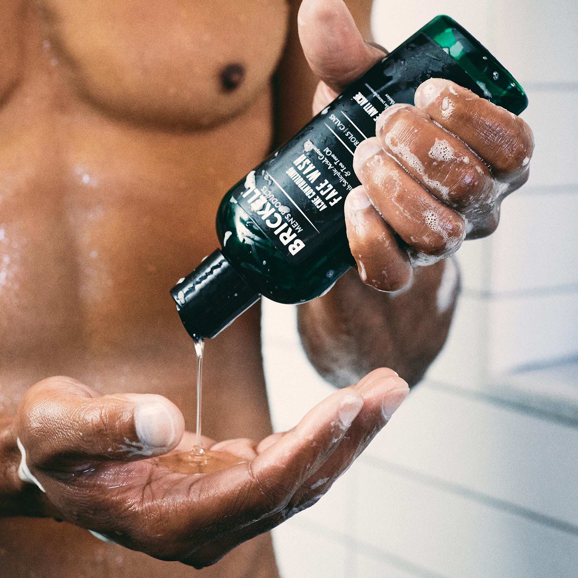 Brickell Limpiador Acne Textura Espuma: sensación refrescante durante la limpieza.