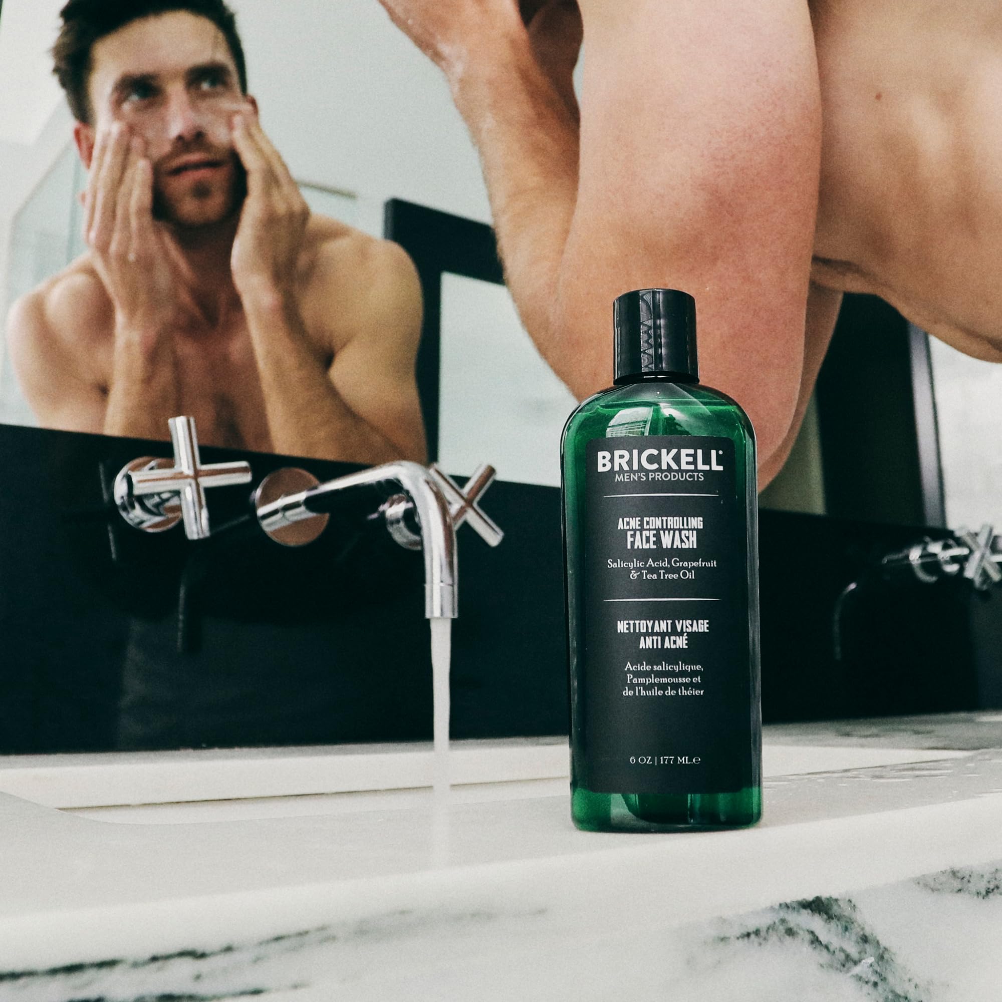 Brickell Limpiador Acne Uso Diario: piel limpia y sensación de frescura.