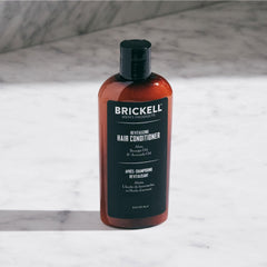 Brickell acondicionador revitalizante, textura cremosa para cabello suave y manejable.