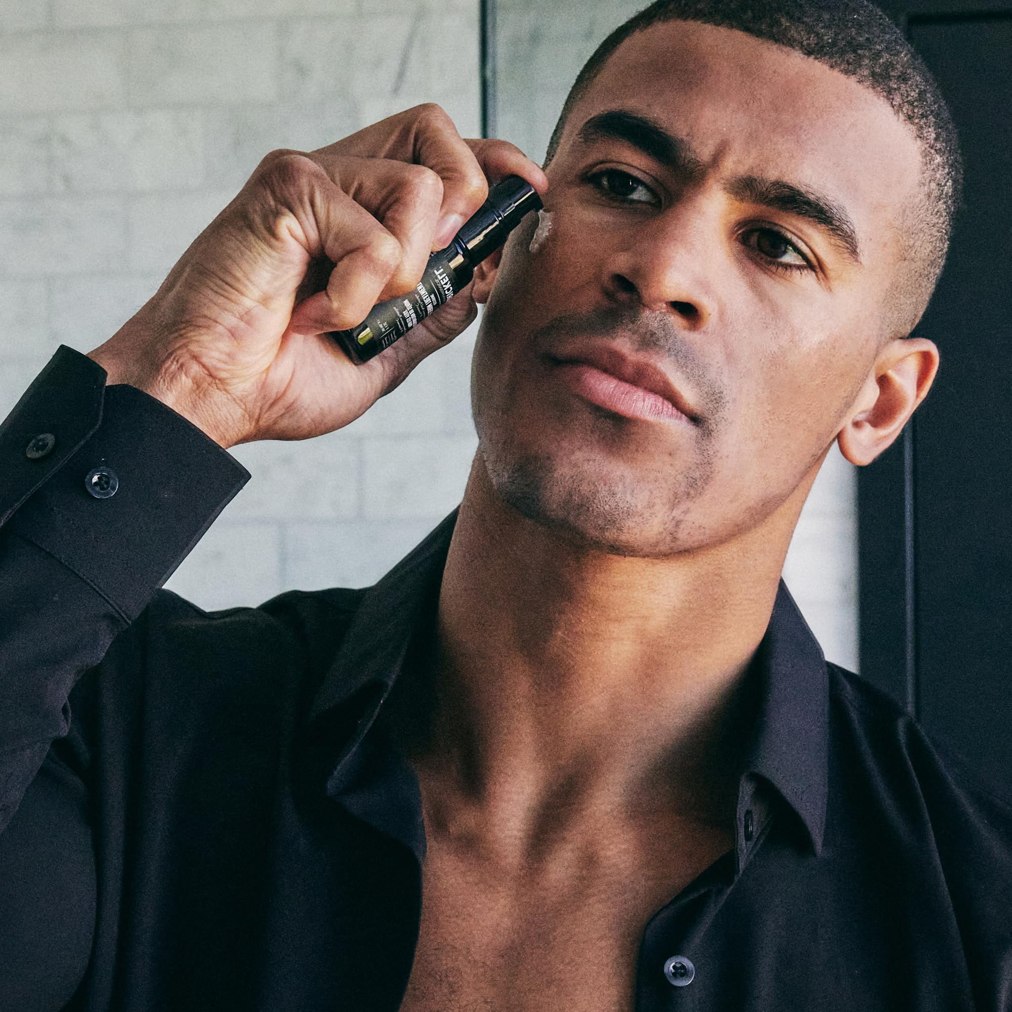 Brickell Men's Dark Circle Under Eye Serum packaging emphasizes unscented, natural ingredients for sensitive skin.