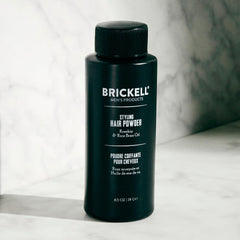Brickell Polvo Estilizante para cabello masculino con efecto voluminoso natural.