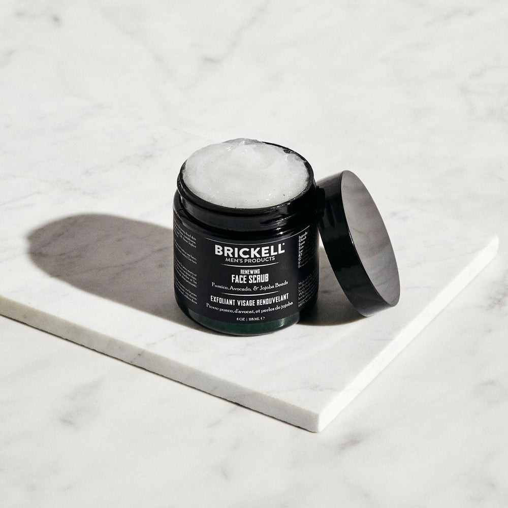 Brickell Renewing Face Scrub, ingredientes naturales y orgánicos para cuidado diario.