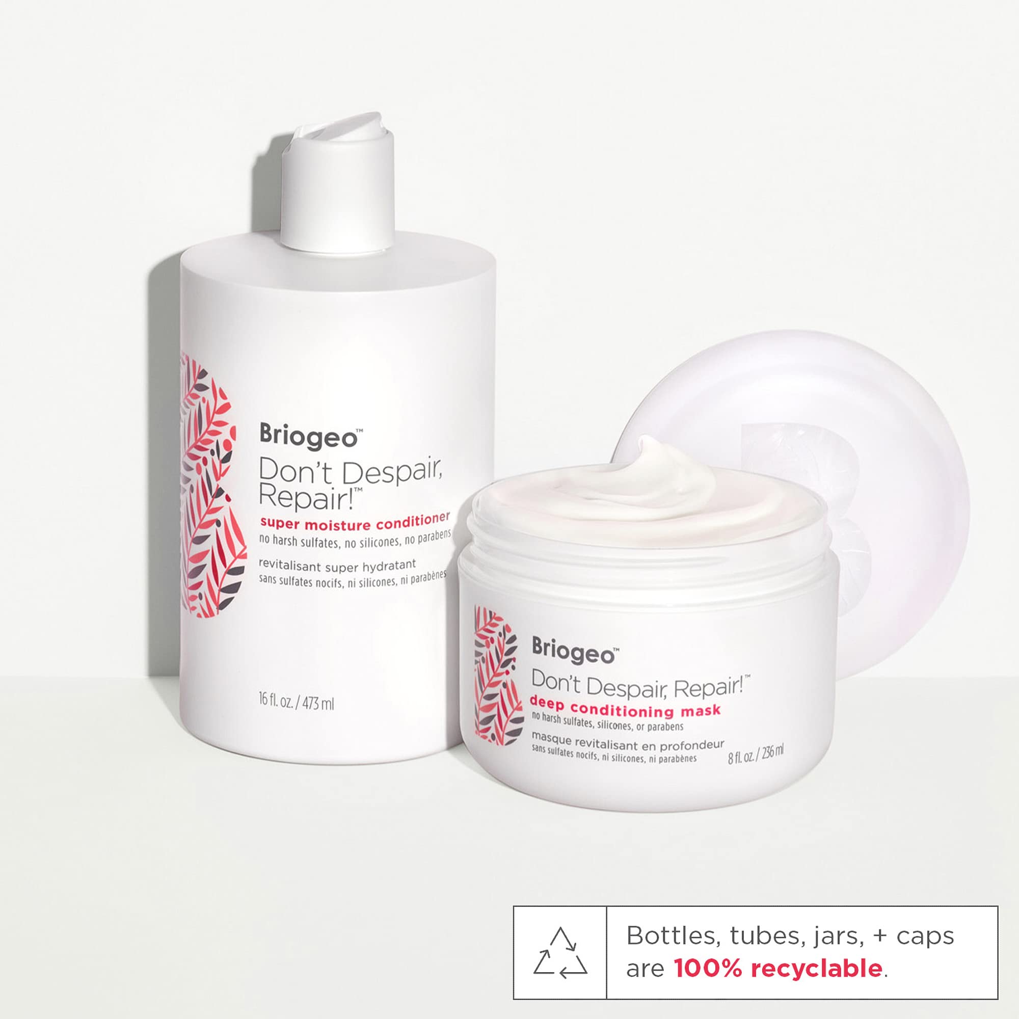 Aplicación cremosa de Briogeo para acondicionar cabello.