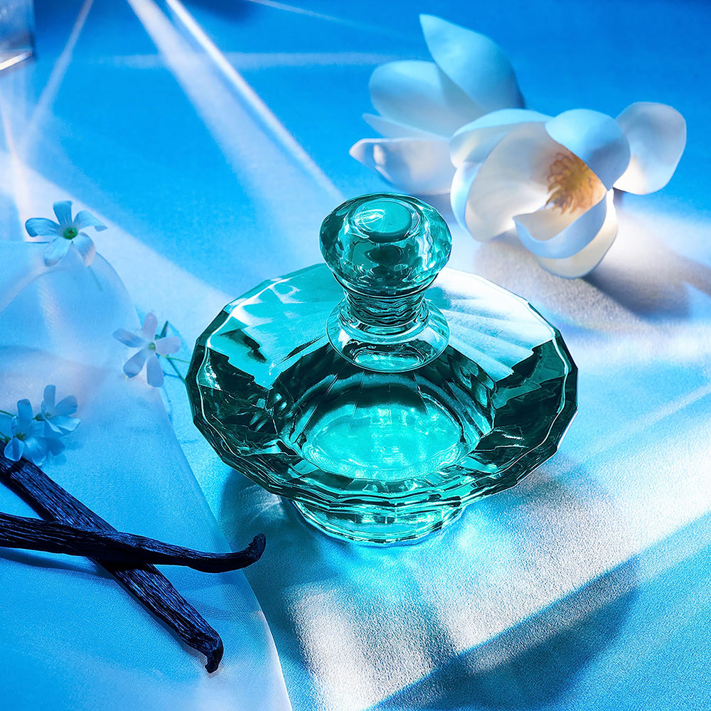 Britney Spears Curious base notes vanilla musk and woods for lasting impression