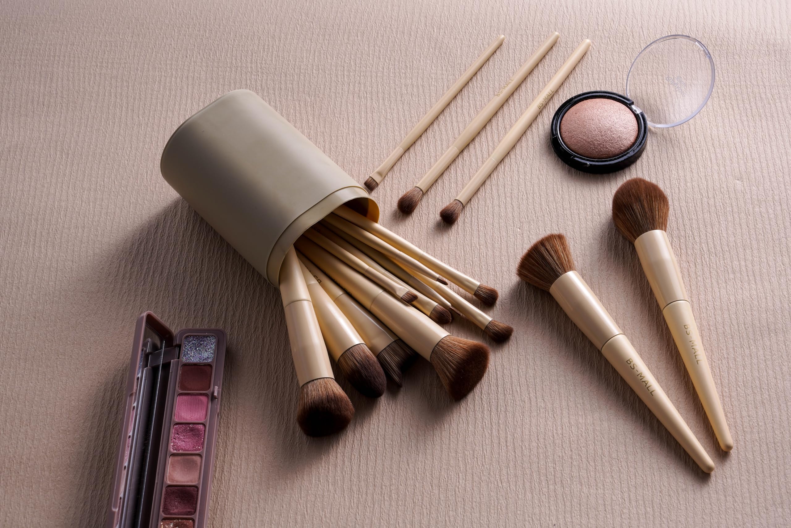 BS-MALL ergonomic handle makeup brush enhances control and precision.