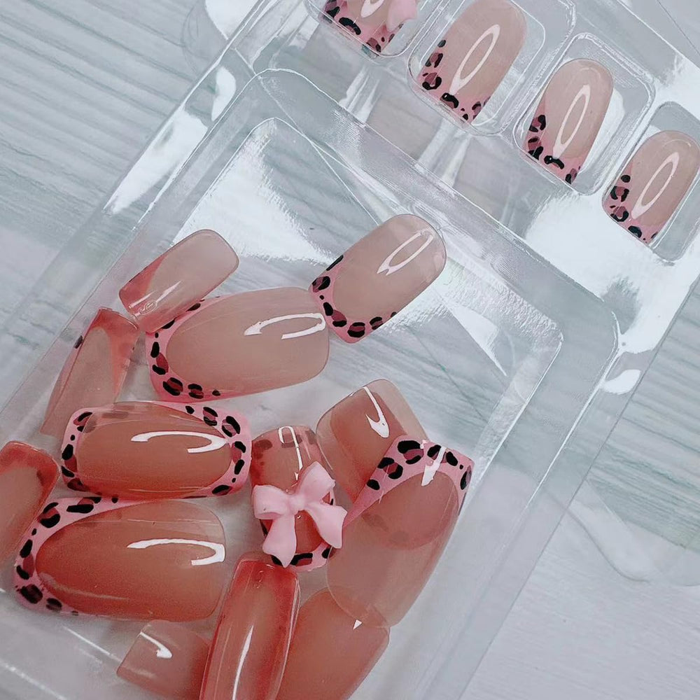 BSBTBZ uñas con corte recto y diseño moderno en rosa