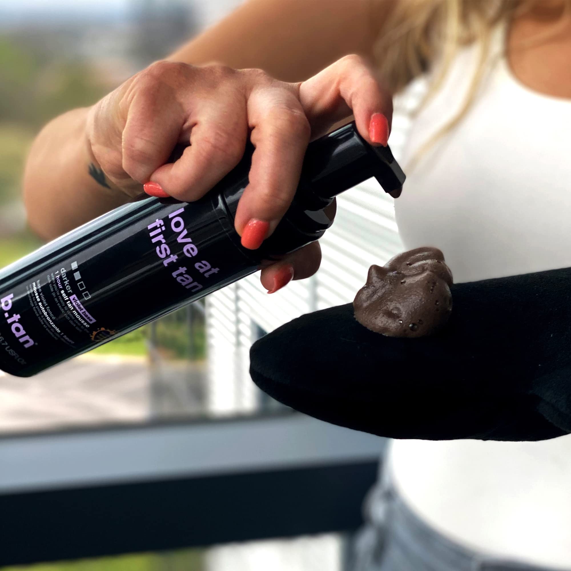 B.TAN protects from staining, keeping hands clean during tanning.